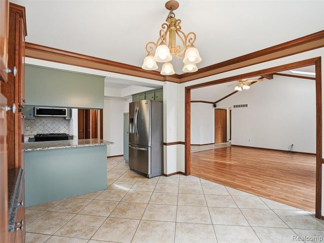 46689 Barbara Drive, Macomb, MI 48044