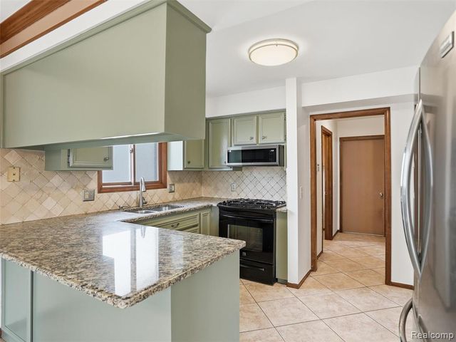 46689 Barbara Drive, Macomb, MI 48044