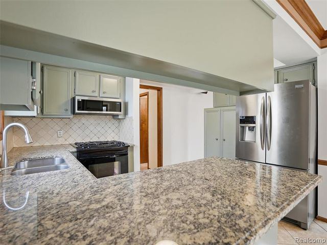 46689 Barbara Drive, Macomb, MI 48044