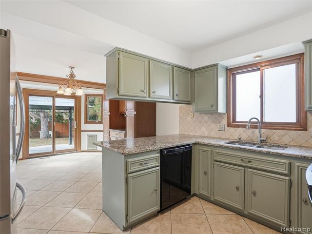 46689 Barbara Drive, Macomb, MI 48044