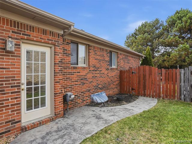 46689 Barbara Drive, Macomb, MI 48044