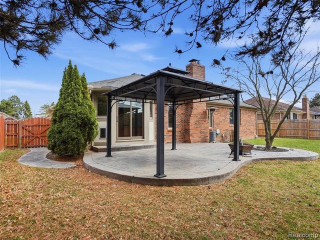 46689 Barbara Drive, Macomb, MI 48044