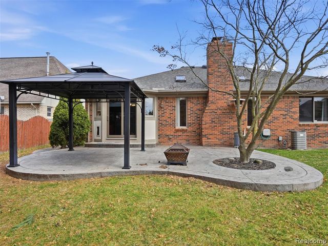 46689 Barbara Drive, Macomb, MI 48044