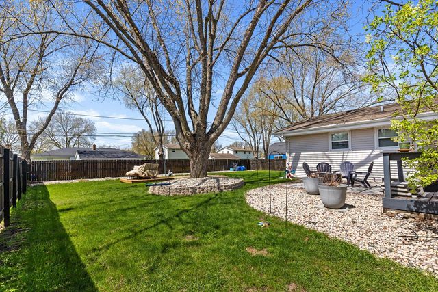 1448 Cottonwood DRIVE, Waukesha, WI 53189