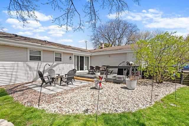 1448 Cottonwood DRIVE, Waukesha, WI 53189