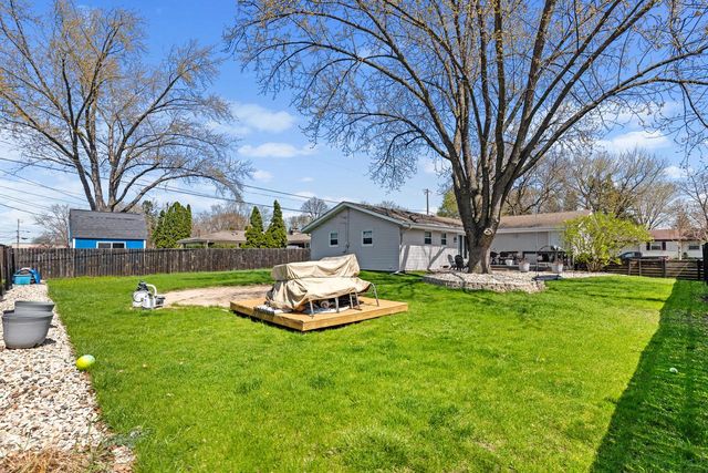 1448 Cottonwood DRIVE, Waukesha, WI 53189