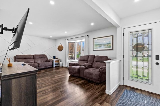 1448 Cottonwood DRIVE, Waukesha, WI 53189