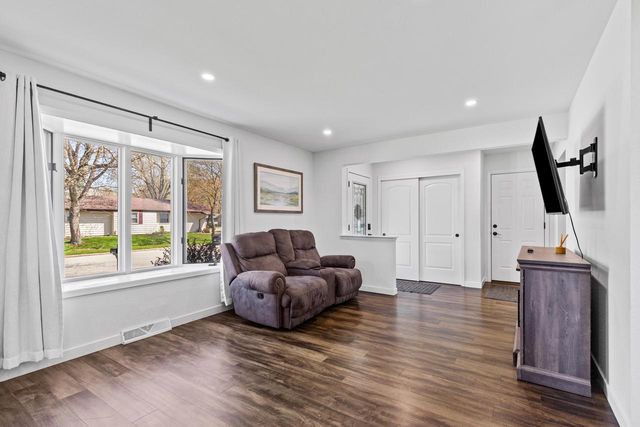 1448 Cottonwood DRIVE, Waukesha, WI 53189