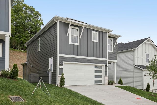 1739 Flora Grv, Hermitage, TN 37076