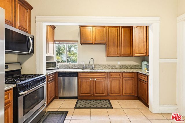 2712 Kenwood Avenue, Los Angeles, CA 90007