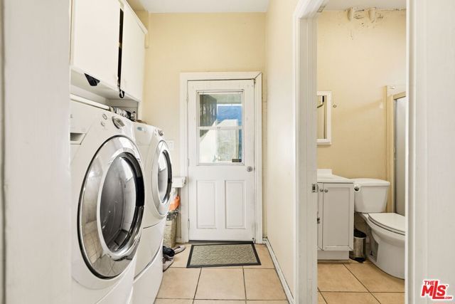 2712 Kenwood Avenue, Los Angeles, CA 90007