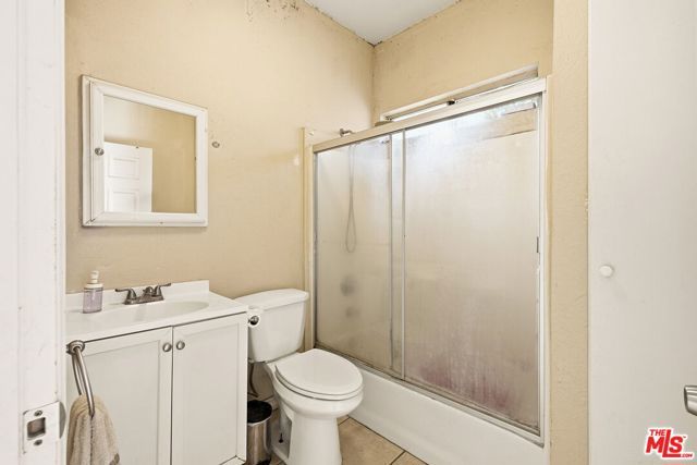 2712 Kenwood Avenue, Los Angeles, CA 90007