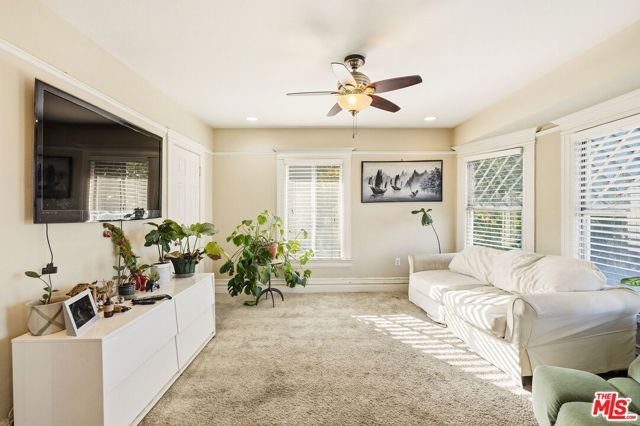 2712 Kenwood Avenue, Los Angeles, CA 90007