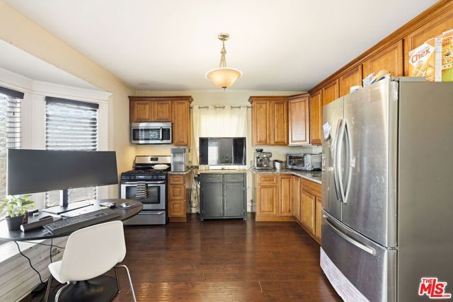 2712 Kenwood Avenue, Los Angeles, CA 90007