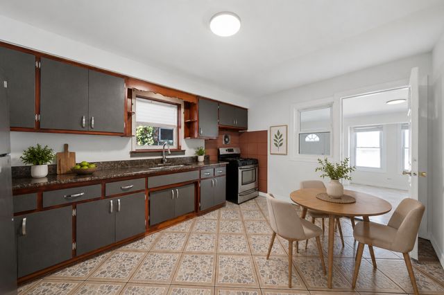 7205 S Lawndale Avenue, Chicago, IL 60629