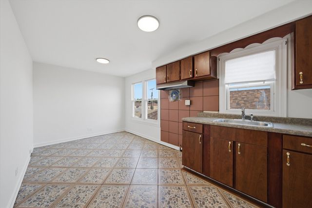 7205 S Lawndale Avenue, Chicago, IL 60629