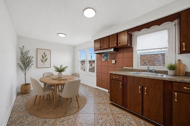 7205 S Lawndale Avenue, Chicago, IL 60629