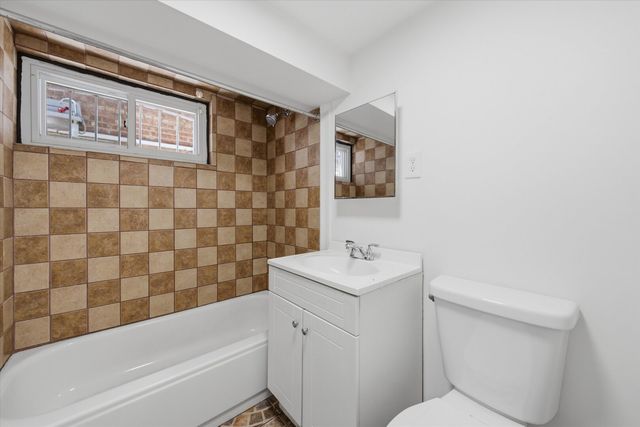 7205 S Lawndale Avenue, Chicago, IL 60629