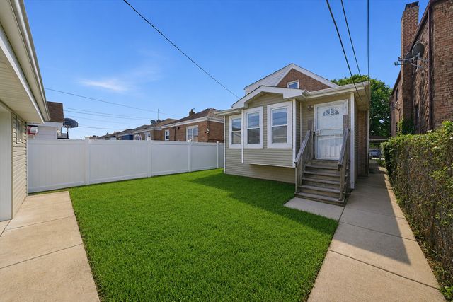 7205 S Lawndale Avenue, Chicago, IL 60629