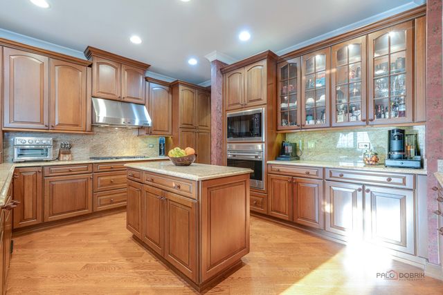 1800 AMBERLEY Court 309, Lake Forest, IL 60045