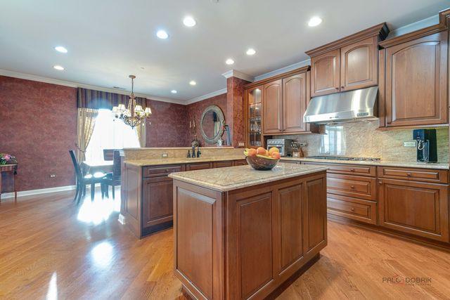 1800 AMBERLEY Court 309, Lake Forest, IL 60045