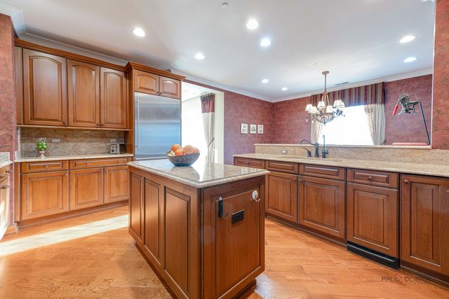 1800 AMBERLEY Court 309, Lake Forest, IL 60045