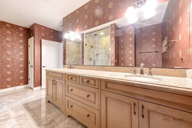 1800 AMBERLEY Court 309, Lake Forest, IL 60045