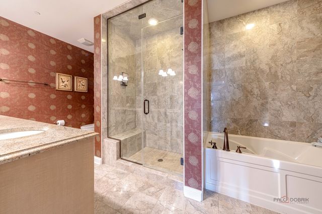 1800 AMBERLEY Court 309, Lake Forest, IL 60045