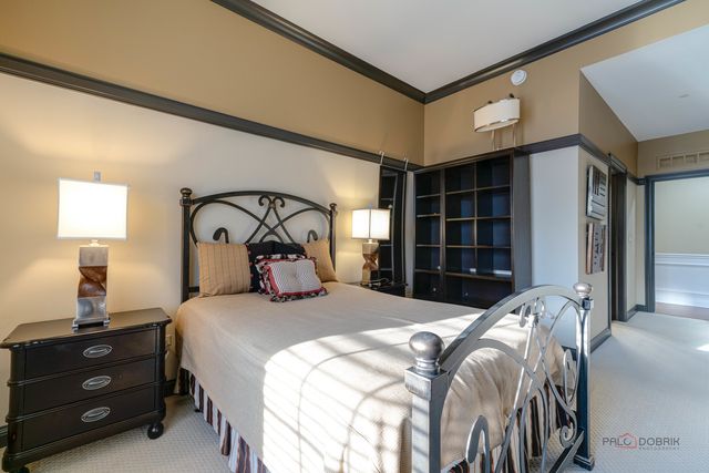 1800 AMBERLEY Court 309, Lake Forest, IL 60045