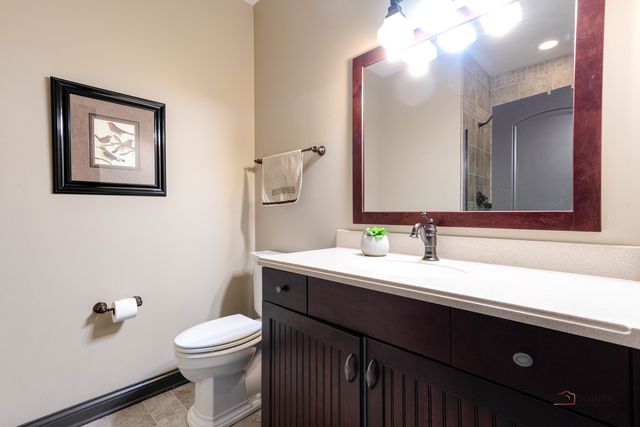 1800 AMBERLEY Court 309, Lake Forest, IL 60045