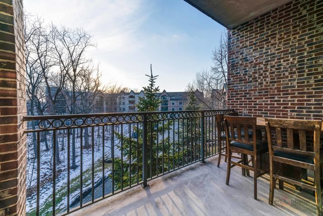 1800 AMBERLEY Court 309, Lake Forest, IL 60045