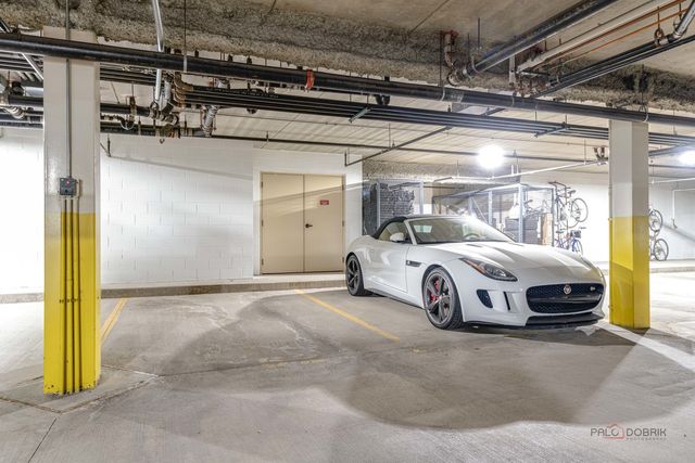 1800 AMBERLEY Court 309, Lake Forest, IL 60045