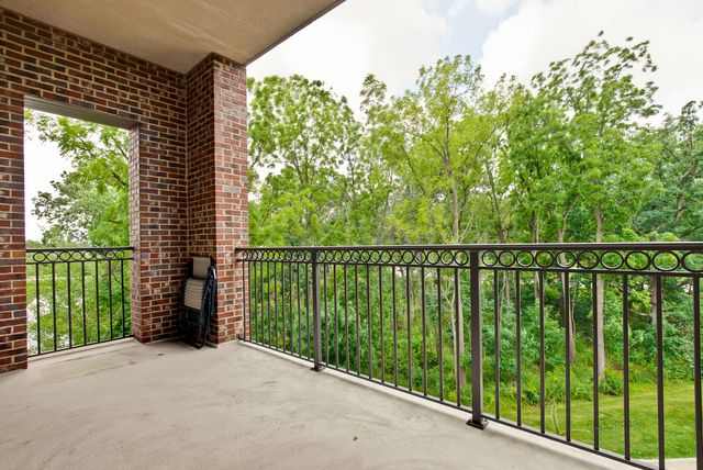 1800 AMBERLEY Court 309, Lake Forest, IL 60045