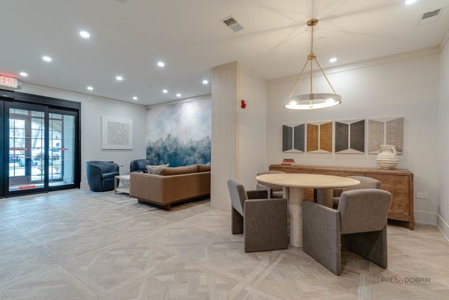 1800 AMBERLEY Court 309, Lake Forest, IL 60045