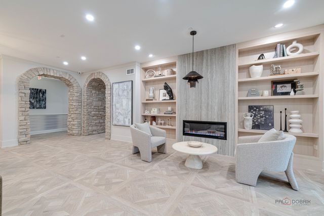 1800 AMBERLEY Court 309, Lake Forest, IL 60045