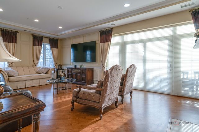 1800 AMBERLEY Court 309, Lake Forest, IL 60045