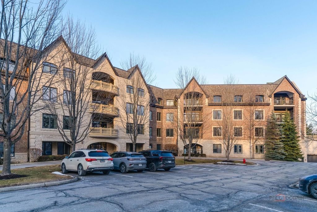 1800 AMBERLEY Court 309, Lake Forest, IL 60045