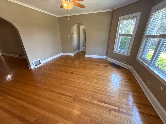 5327 W Wolfram Street 1, Chicago, IL 60641