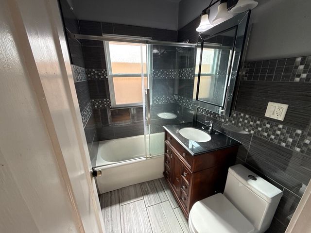 5327 W Wolfram Street 1, Chicago, IL 60641