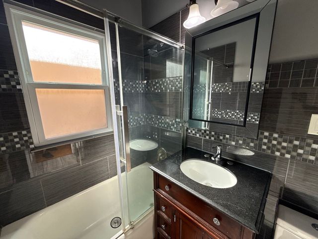 5327 W Wolfram Street 1, Chicago, IL 60641