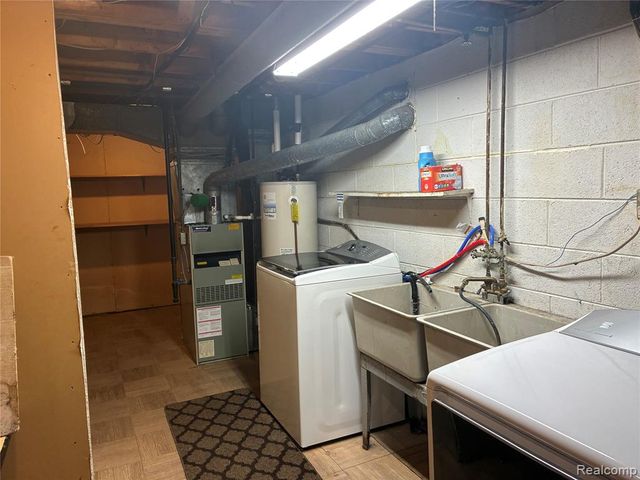 26644 Marilyn Avenue, Warren, MI 48089