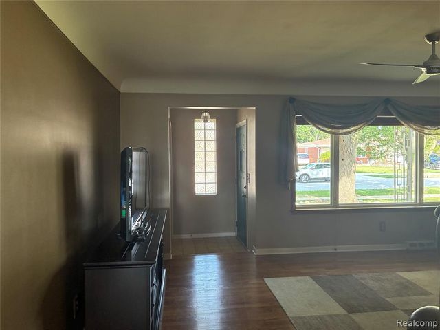 26644 Marilyn Avenue, Warren, MI 48089