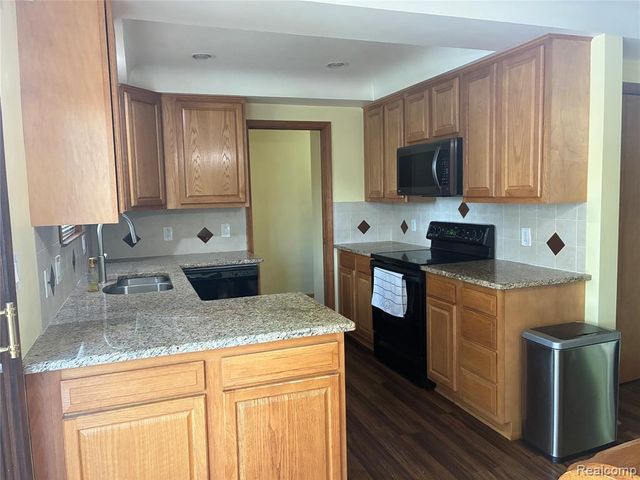 26644 Marilyn Avenue, Warren, MI 48089