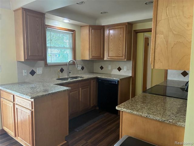 26644 Marilyn Avenue, Warren, MI 48089