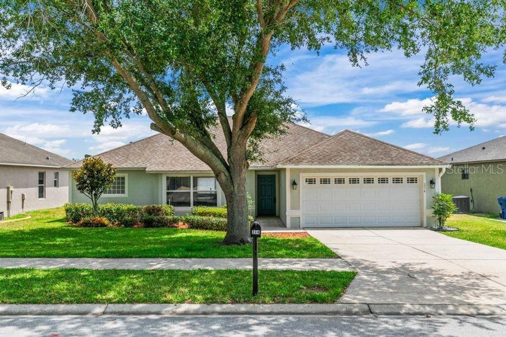 214 COMPASS ROSE DRIVE, Groveland, FL 34736
