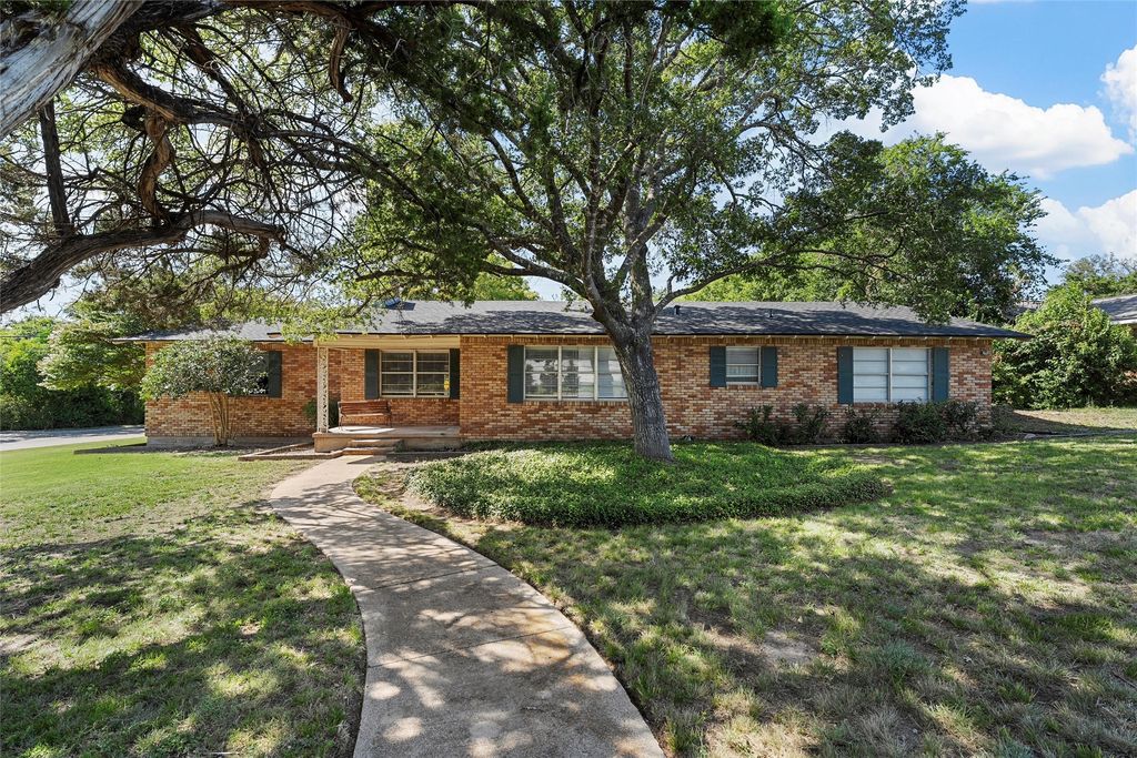 9537 Bryce Drive, Woodway, TX 76712