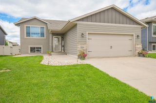 2905 S Keyrell Dr, Sioux Falls, SD 57106
