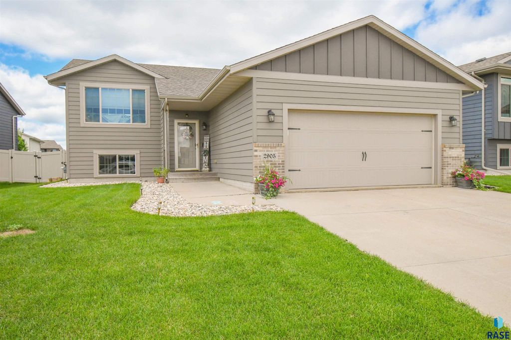 2905 S Keyrell Dr, Sioux Falls, SD 57106