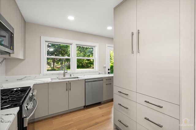 463 Longfellow Avenue, Deerfield, IL 60015