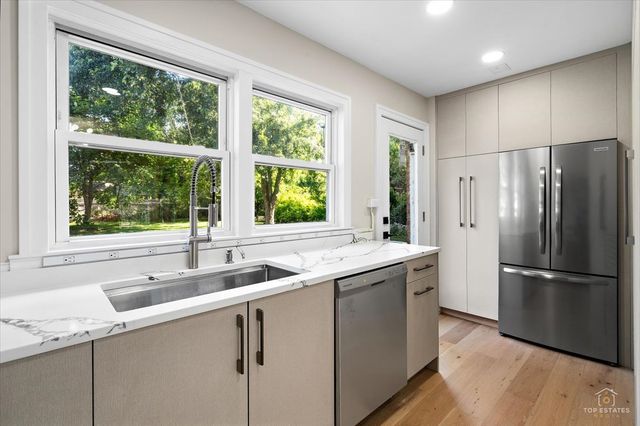 463 Longfellow Avenue, Deerfield, IL 60015